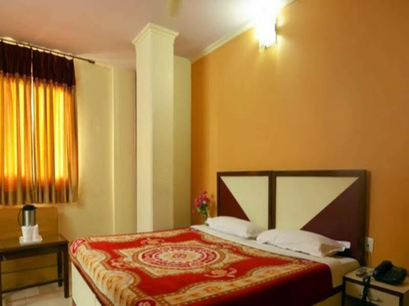 Heritage Inn New Delhi Bagian luar foto